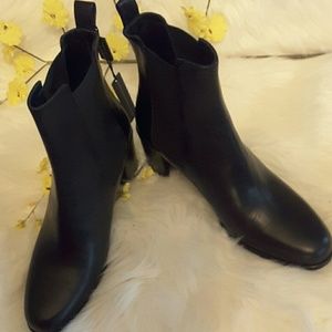 K SPIN genuine leather with stretch sides to fit